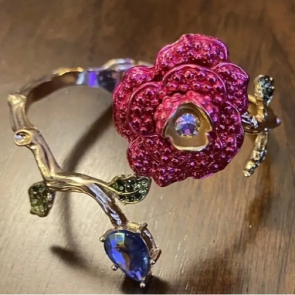 BETSEY JOHNSON Garden of Excess  Crystal Rhinestone Hinged Cuff Bracelet NWT - Picture 5 of 7